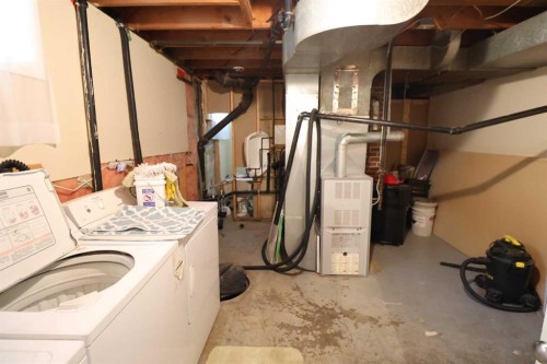 5004 52 St, Taber, AB 
