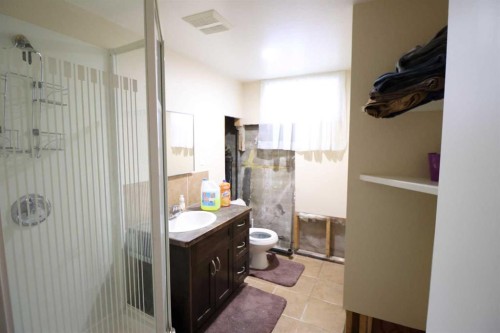 5004 52 St, Taber, AB 