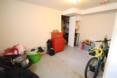 5004 52 St, Taber, AB 