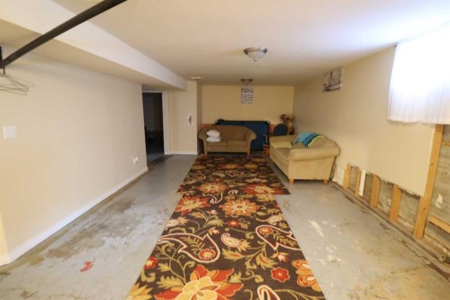 5004 52 St, Taber, AB 