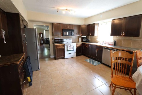5004 52 St, Taber, AB 