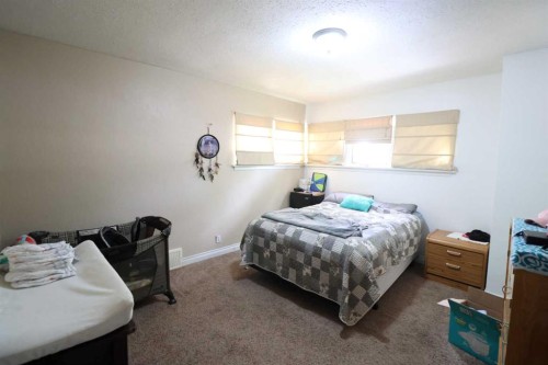 5004 52 St, Taber, AB 