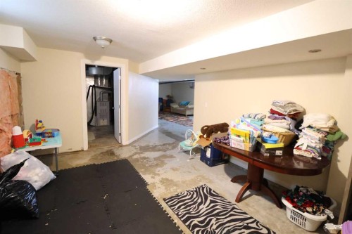 5004 52 St, Taber, AB 