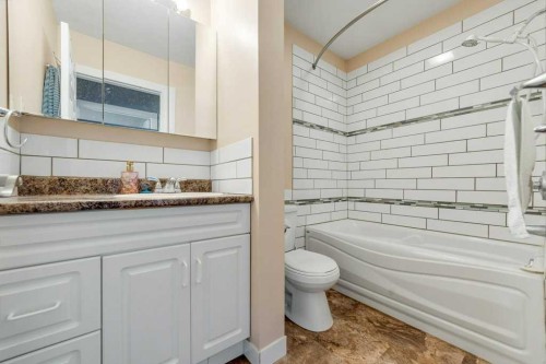8 Columbia Bay West, Lethbridge, AB 