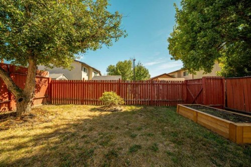 8 Columbia Bay West, Lethbridge, AB 