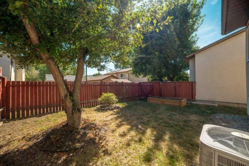 8 Columbia Bay West, Lethbridge, AB 