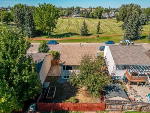 8 Columbia Bay West, Lethbridge, AB 