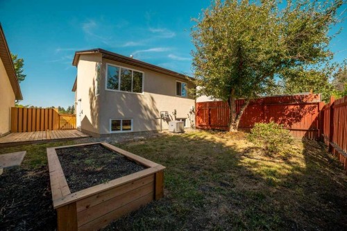 8 Columbia Bay West, Lethbridge, AB 