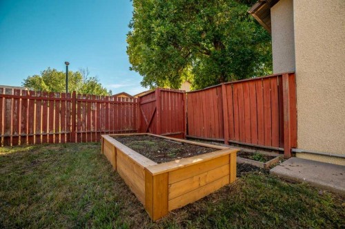 8 Columbia Bay West, Lethbridge, AB 