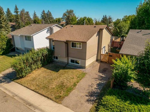 8 Columbia Bay West, Lethbridge, AB 