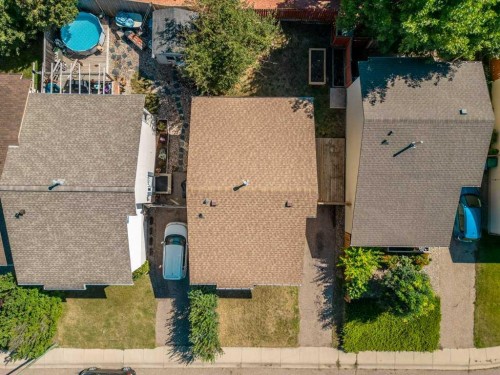 8 Columbia Bay West, Lethbridge, AB 
