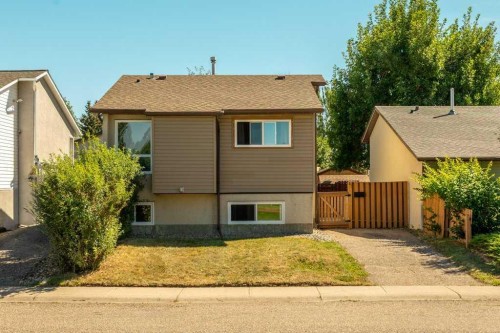 8 Columbia Bay West, Lethbridge, AB 