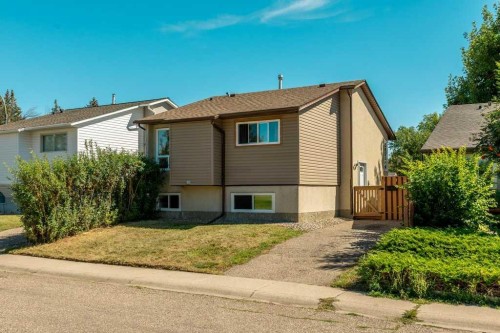 8 Columbia Bay West, Lethbridge, AB 