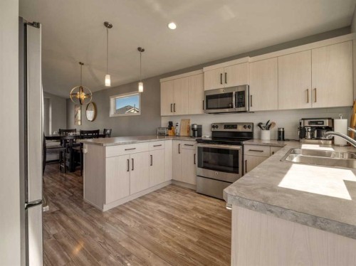 333 Crocus Terrace West, Lethbridge, AB 