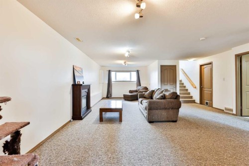 709 Blackfoot Terrace West, Lethbridge, AB 
