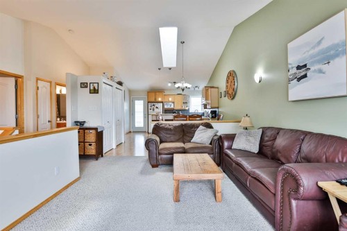 709 Blackfoot Terrace West, Lethbridge, AB 