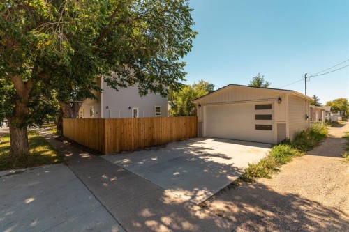 624 19 Street North, Lethbridge, AB 