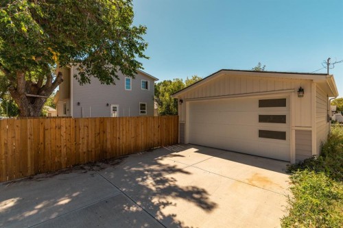 624 19 Street North, Lethbridge, AB 
