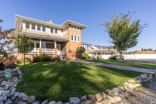 147 S 4 Street East, Magrath, AB 