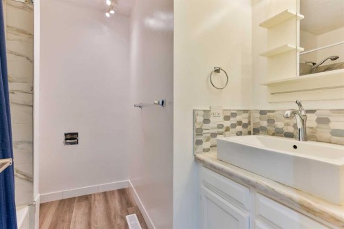 150 Mcgill Boulevard West, Lethbridge, AB 