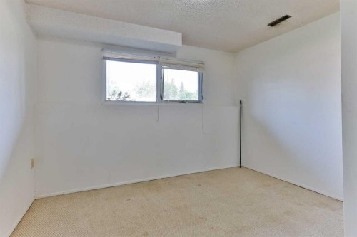 150 Mcgill Boulevard West, Lethbridge, AB 