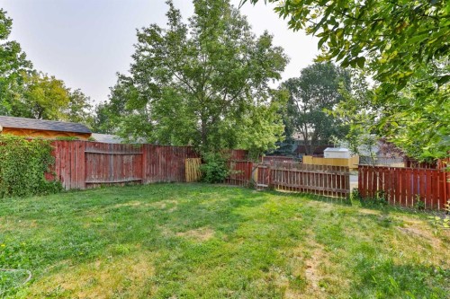 150 Mcgill Boulevard West, Lethbridge, AB 