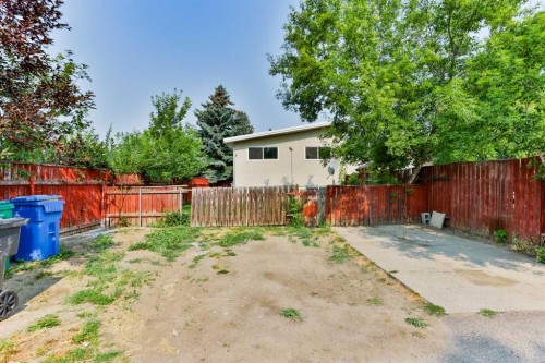 150 Mcgill Boulevard West, Lethbridge, AB 