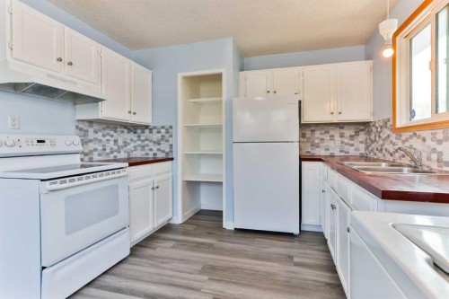 150 Mcgill Boulevard West, Lethbridge, AB 