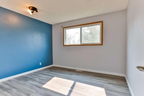 150 Mcgill Boulevard West, Lethbridge, AB 