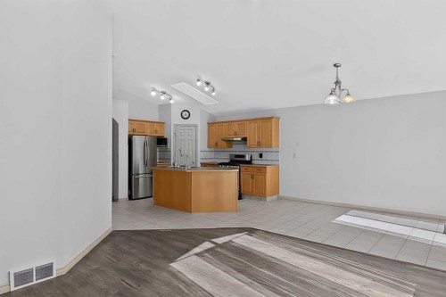36 Kodiak Boulevard North, Lethbridge, AB 