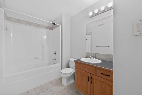 36 Kodiak Boulevard North, Lethbridge, AB 
