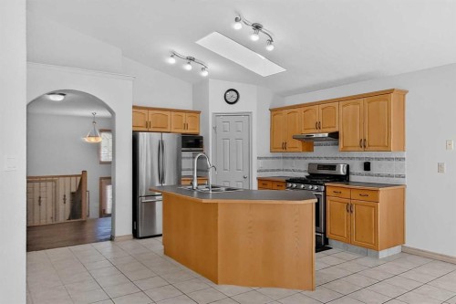 36 Kodiak Boulevard North, Lethbridge, AB 