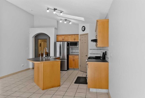 36 Kodiak Boulevard North, Lethbridge, AB 