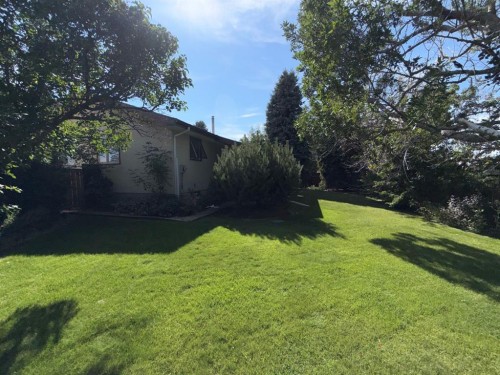25 Nevada Place West, Lethbridge, AB 