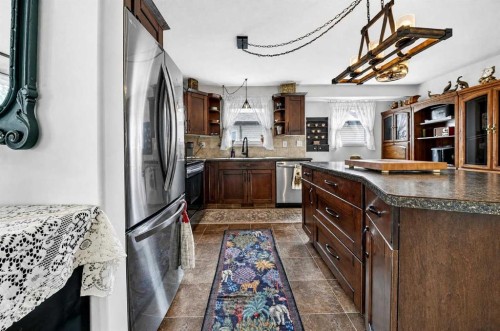 1976 Parkside Close, Coaldale, AB 