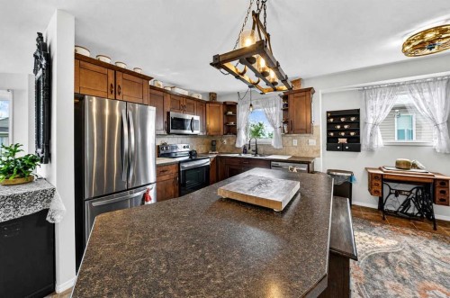 1976 Parkside Close, Coaldale, AB 