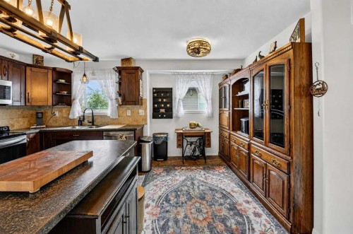 1976 Parkside Close, Coaldale, AB 