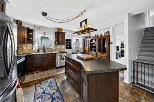 1976 Parkside Close, Coaldale, AB 