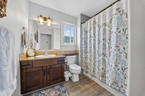1976 Parkside Close, Coaldale, AB 