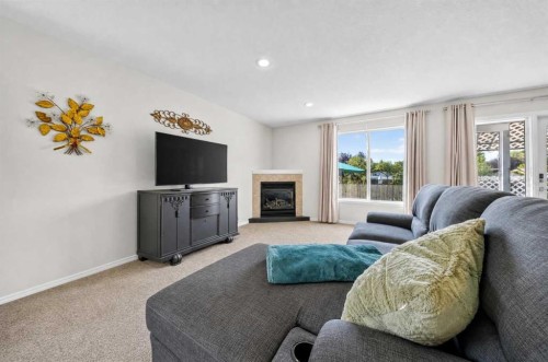 1976 Parkside Close, Coaldale, AB 
