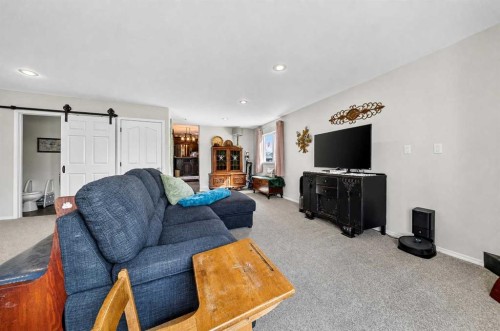 1976 Parkside Close, Coaldale, AB 