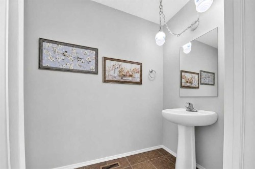 1976 Parkside Close, Coaldale, AB 