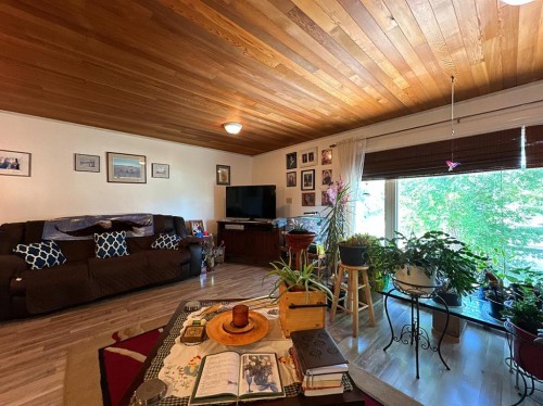379N 300 E, Raymond, AB 