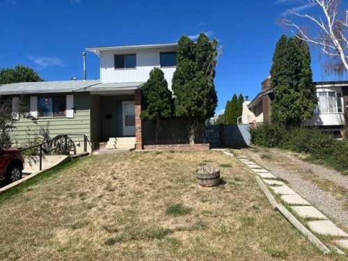 9 Sheridan Road West, Lethbridge, AB 