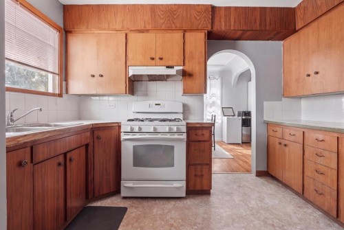 19 S 100 West, Raymond, AB 