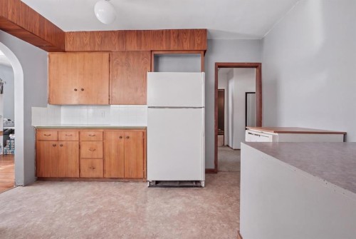19 S 100 West, Raymond, AB 