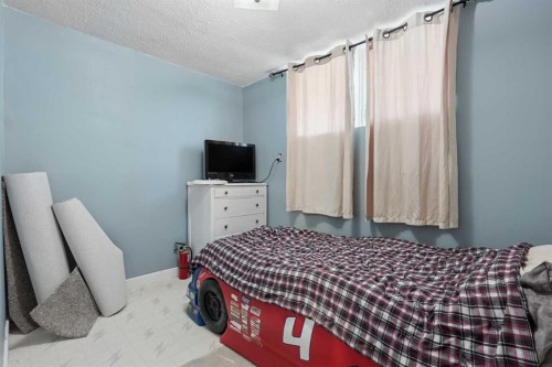 19 S 100 West, Raymond, AB 