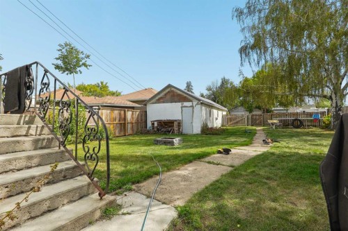 19 S 100 West, Raymond, AB 