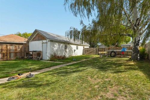 19 S 100 West, Raymond, AB 