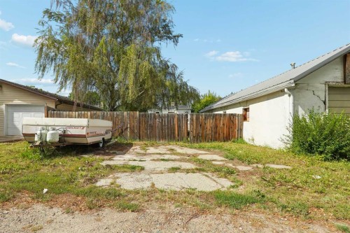 19 S 100 West, Raymond, AB 